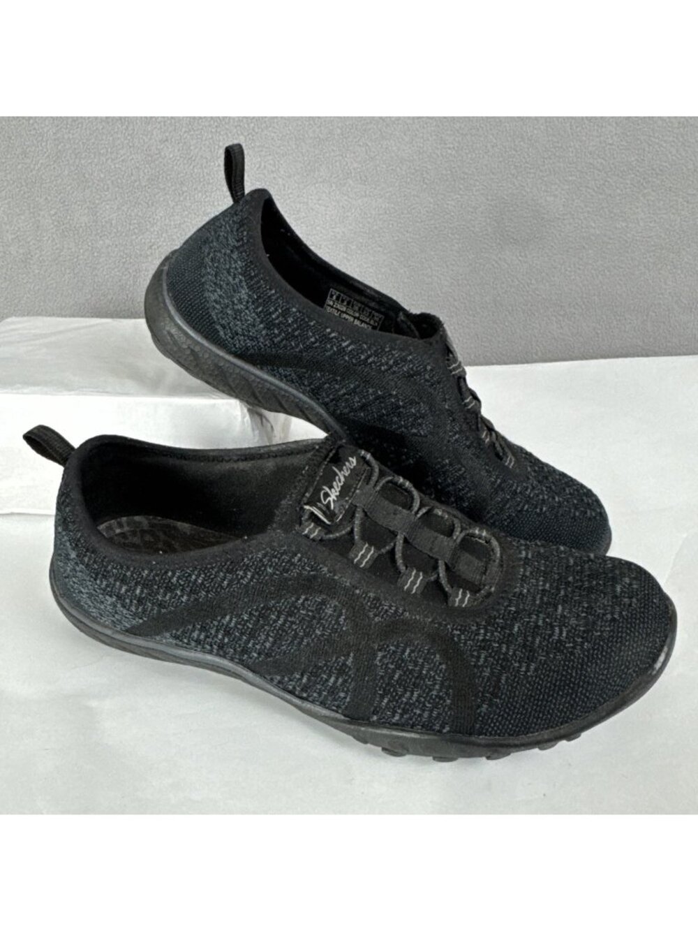 Skechers Woman’s 6 Black Breath Easy Fortune Knit Slip On Shoes Sneakers 23028